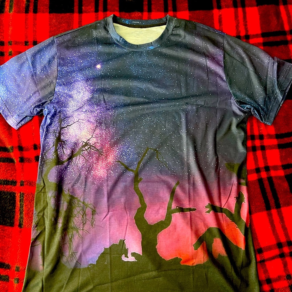 GRAPHIC T-Shirt $15